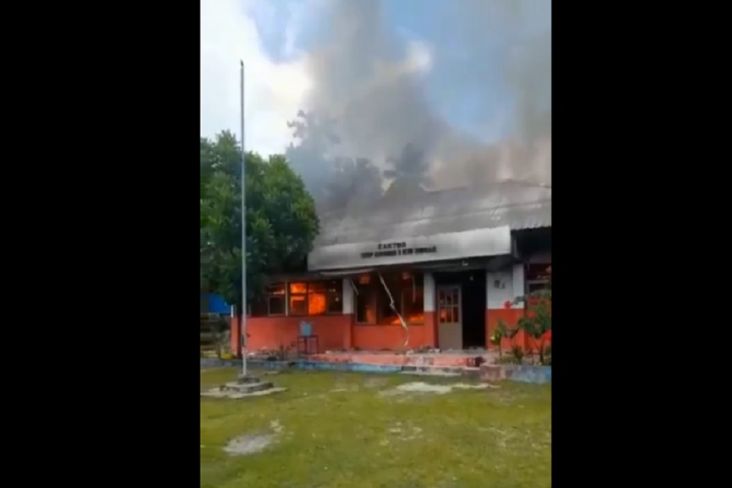 Mencekam! Warga 2 Desa di Maluku Tenggara Bentrok, Rumah dan Sekolah Dibakar