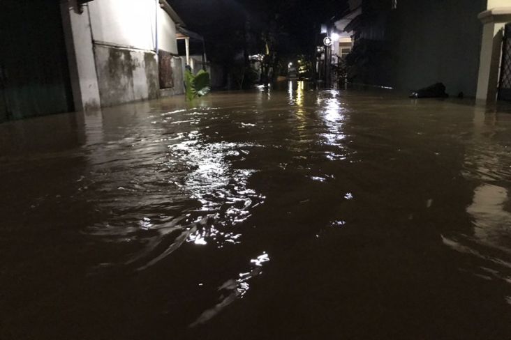 Kali Sabi Meluap, Perumahan di Tangerang Terendam Banjir