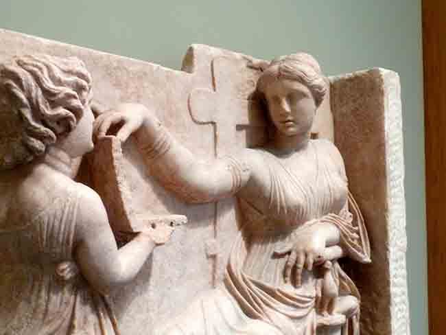 Jadi Perdebatan, Ilmuwan Selidiki Patung Yunani Kuno Pegang Laptop