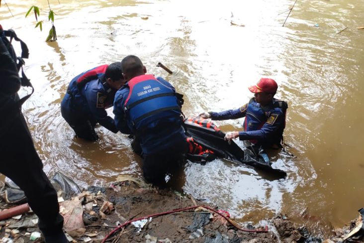 Wanita Tanpa Identitas Ditemukan Tewas di Sungai Ciliwung Bogor