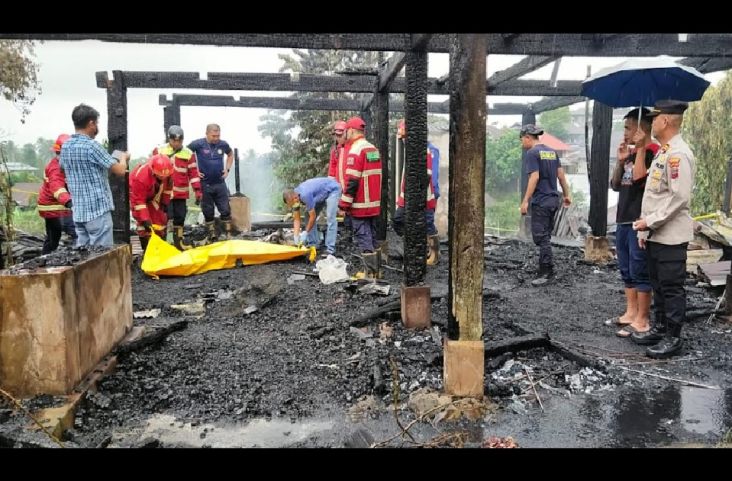Tragis! Rumah Kayu di Minahasa Ludes Terbakar, 1 Pria Tewas