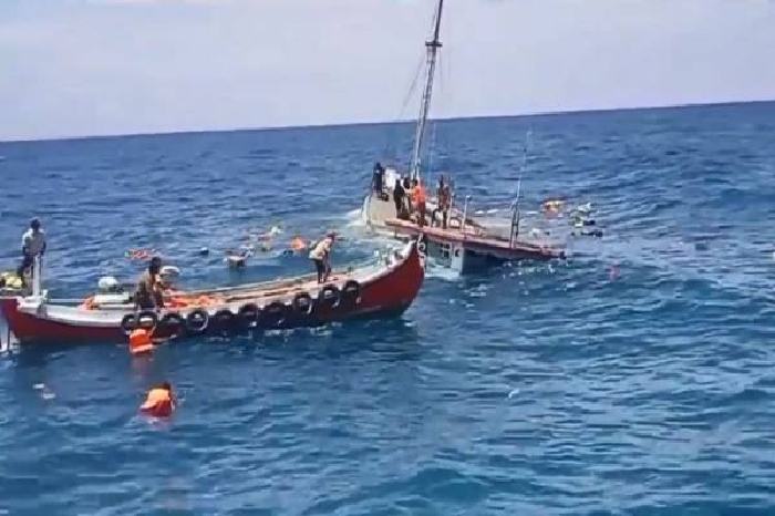 Kapal Pekerja Migran Ilegal Terbalik di Tengah Laut, 6 Penumpang Hilang 1 Tewas