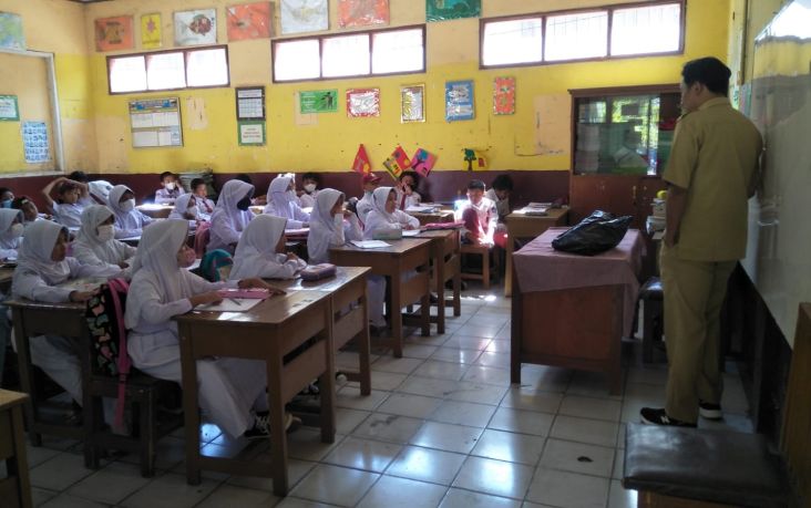 Sekolah di Bandung Barat Krisis Guru PNS, Honorer Diberi Peran Lebih Meski Gaji Minim