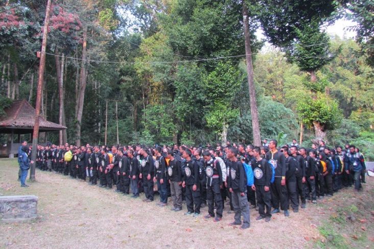 Mahasiswa Fahutan IPB Dibekali Teknik Bertahan Hidup di Hutan dari Ahlinya