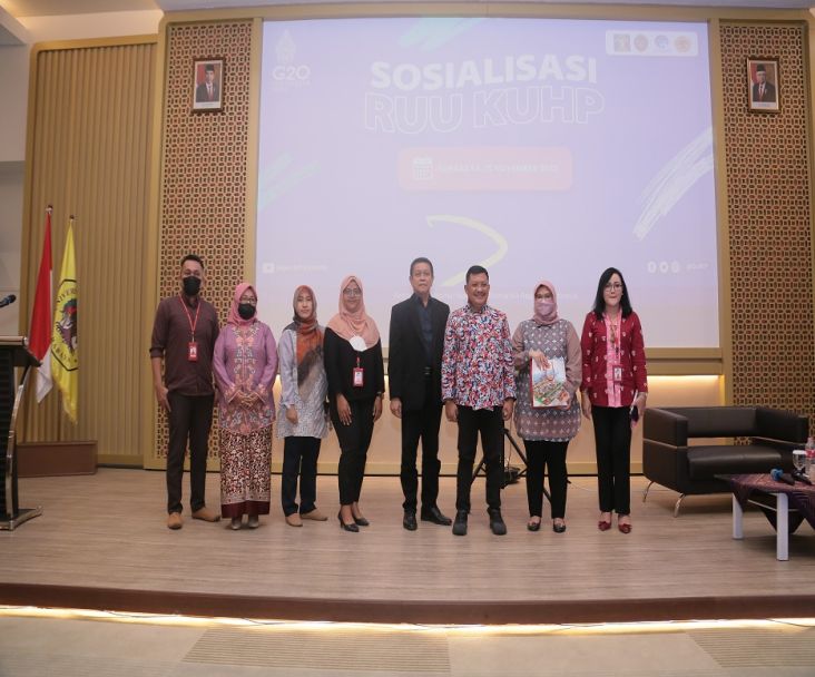 Gelar Dialog Publik, Pemerintah Sosialisasikan RUU KUHP di Surabaya
