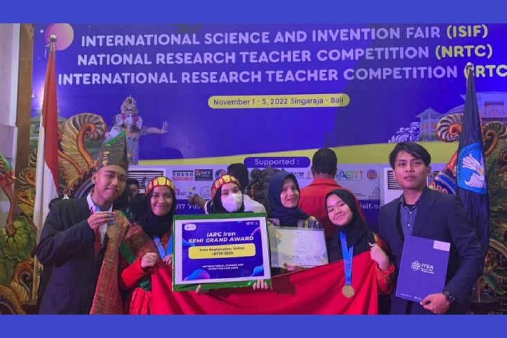 Siswa MAN 1 Medan Raih Emas International Science and Invention Fair 2022