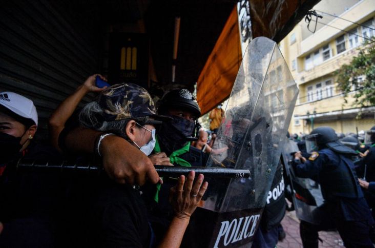 Unjuk Rasa Warnai KTT APEC di Thailand, Demonstran Ditembaki Peluru Karet