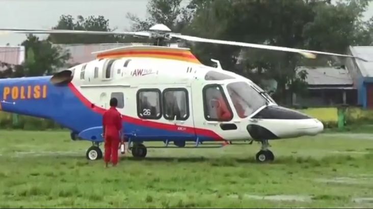 Pantau Bencana Longsor, Helikopter Polda Sulsel Mendarat Darurat karena Cuaca Buruk
