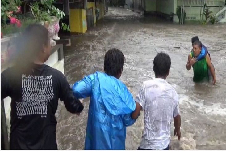 Diguyur Hujan Deras Sejak Pagi, Puluhan Rumah di Parepare Terendam Banjir