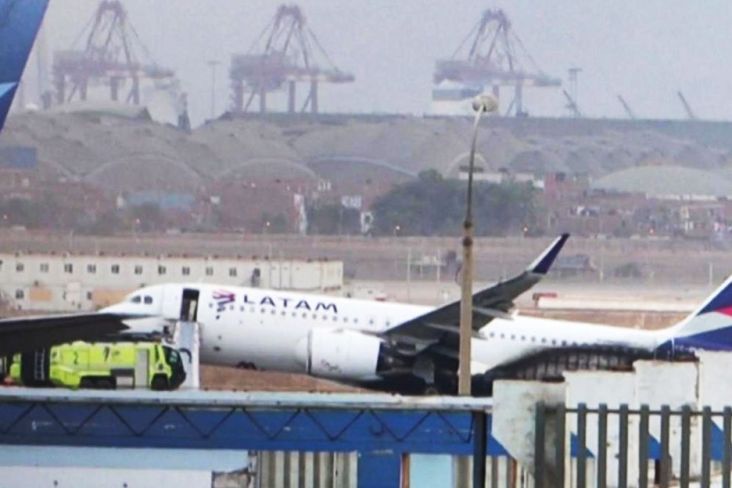 Pesawat Tabrak Mobil Pemadam Kebakaran di Bandara Peru, 2 Tewas