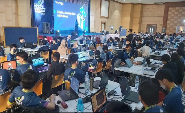 Menparekraf Sandiaga Uno Dukung Kompetisi East Java Data Hackathon 2022