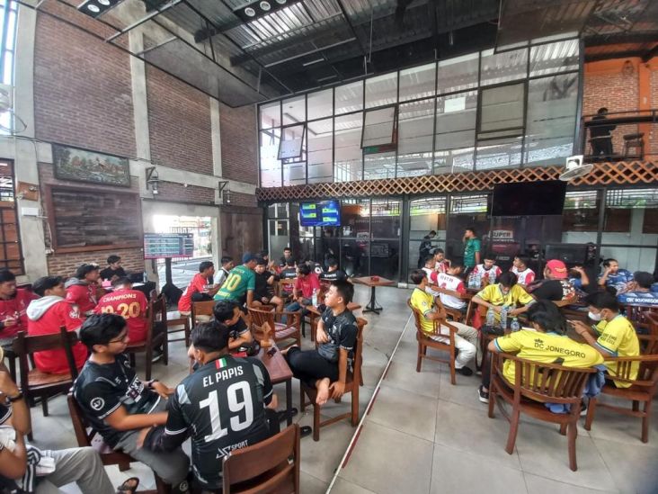 2 Tim Super Friends Madiun Raya Ikut Bersaing di Final Regional FIFA Esport Series Surabaya