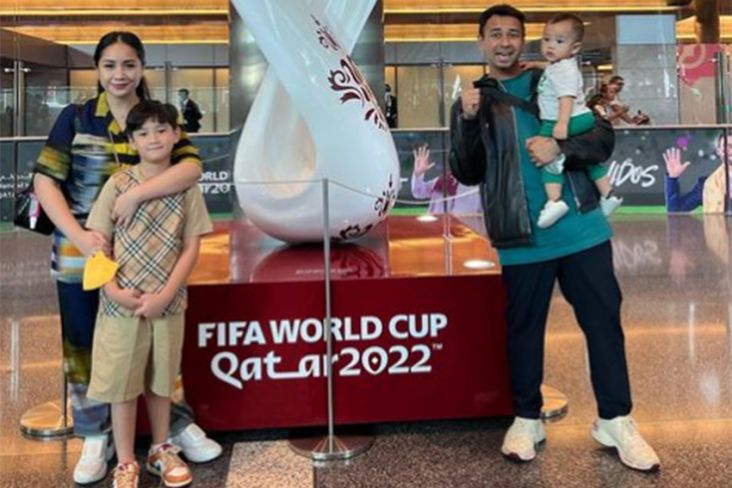 Outfit Rafathar dan Rayyanza saat Nonton Piala Dunia 2022 Seharga Tiket Pesawat ke Qatar