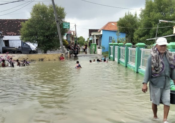 Curah Hujan Tinggi, 17 Kabupaten dan Kota di Sumut Diterjang Banjir dan Longsor