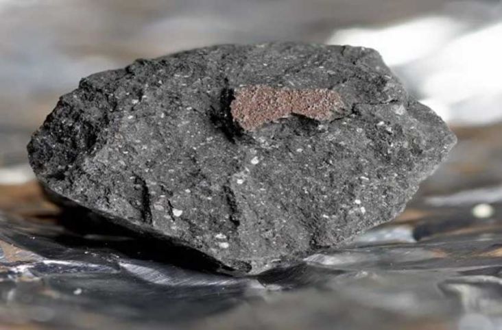 Meteorit Berusia 4,6 Miliar Tahun Ungkap Asal Usul Air di Bumi