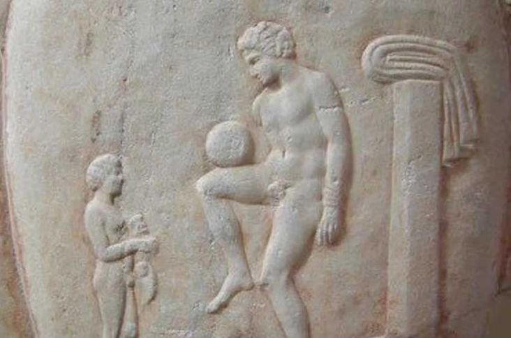 Relief Kuno Ini Jadi Bukti Yunani Sudah Kenal Sepak Bola 2.400 Tahun Lalu