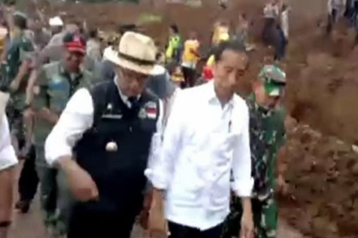 Tinjau Desa Cugenang Cianjur, Jokowi Didampingi KSAD Dudung hingga Ridwan Kamil