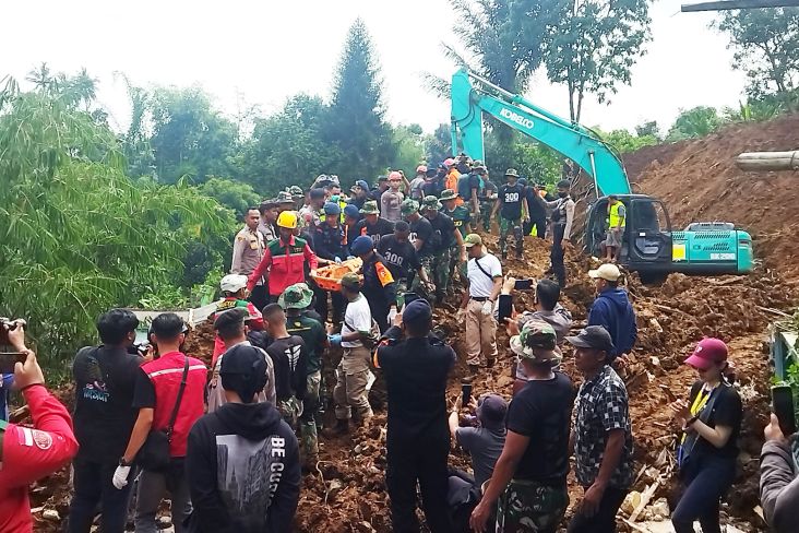 Penampakan Sinergi TNI-Polri Evakuasi Jenazah Korban Gempa Cianjur