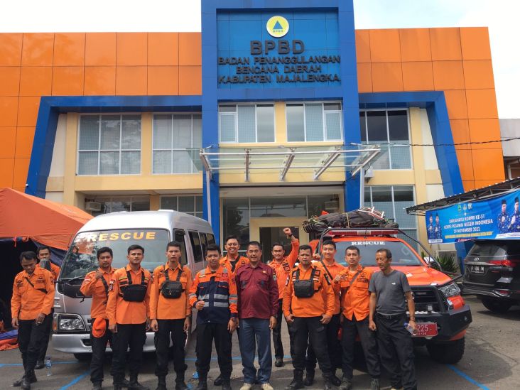 Berangkat ke Cianjur, Petugas BPBD Majalengka Bawa Puluhan Kantong Jenazah