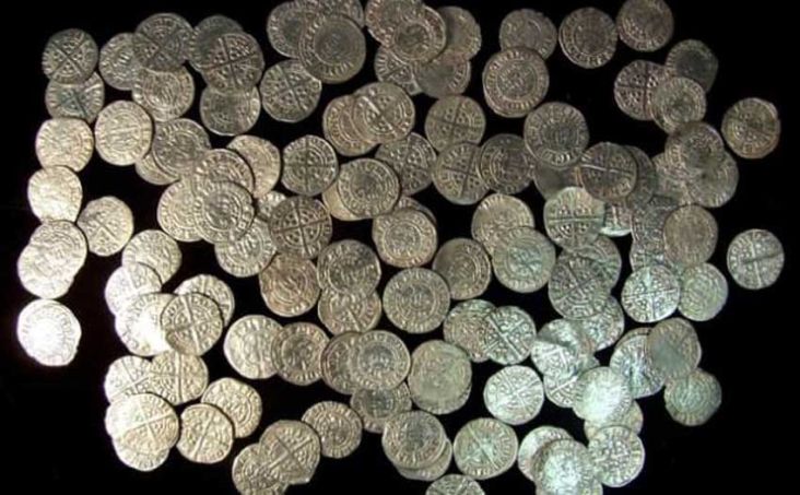 8.000 Koin Perak Abad Ke-13 Ditemukan di Skotlandia, Dikenal Sebagai Uang Edward