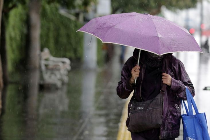 Prakiraan Cuaca BMKG: Wilayah Jabodetabek Diguyur Hujan Siang Ini