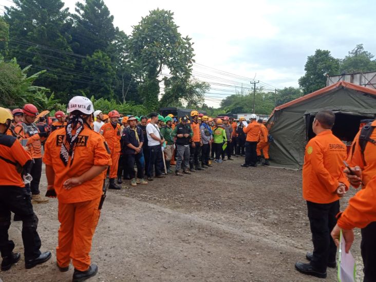Operasi Hari Ketiga Gempa Cianjur, Tim SAR Gabungan Fokus Cari 151 Orang Hilang