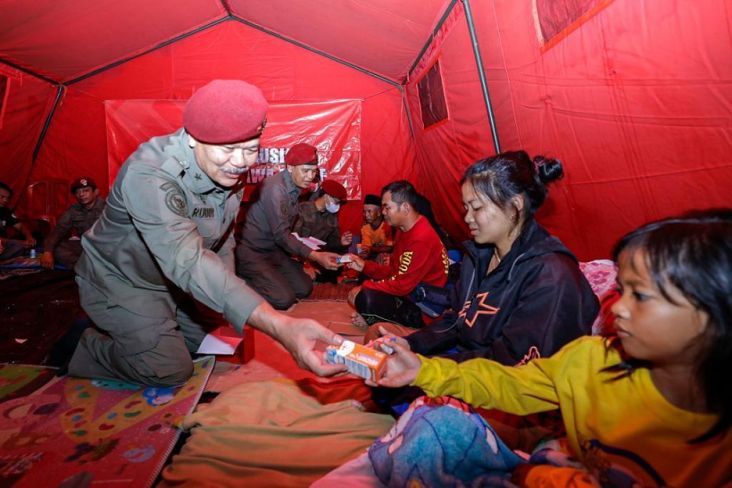 Tim Kemanusiaan BIN Sisir Warga Terdampak Gempa Cianjur hingga ke Desa Terisolasi