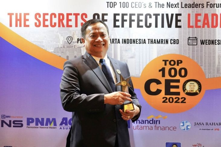 Direktur Utama PT PNM Raih Penghargaan Award CEO of The Year