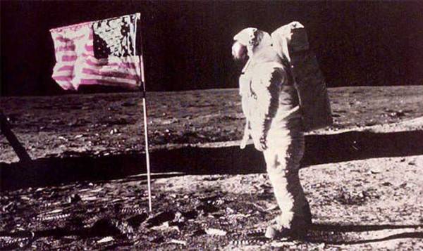 5 Astronot NASA yang Pernah Menginjakan Kaki di Bulan
