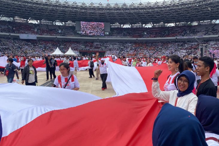 Acara Nusantara Bersatu, 4 Bendera Merah Putih Raksasa Membentang di GBK
