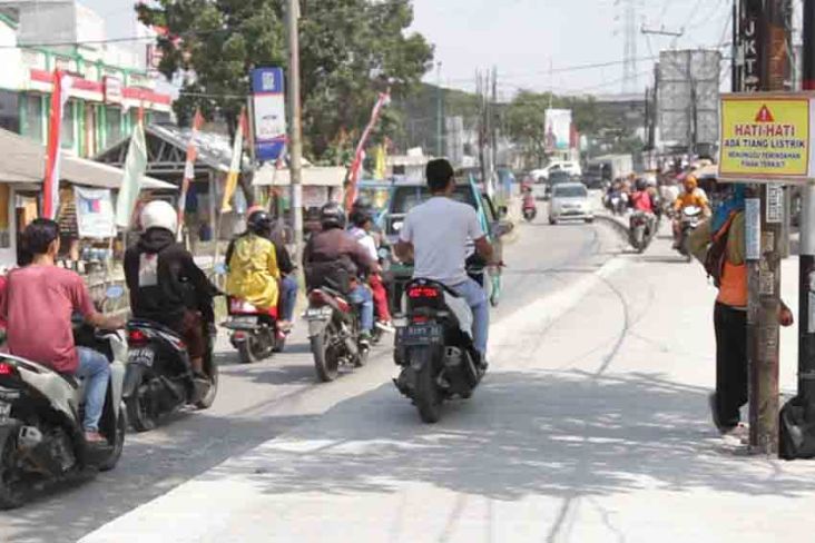 Pemkab Bekasi Gelontorkan Rp6,7 Miliar Perbaiki Jalan Tegal Danas