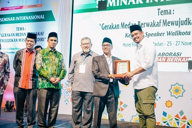 Berkat Masjid Mandiri, Bobby Nasution Diganjar Penghargaan Sebagai Tokoh Peduli Wakaf