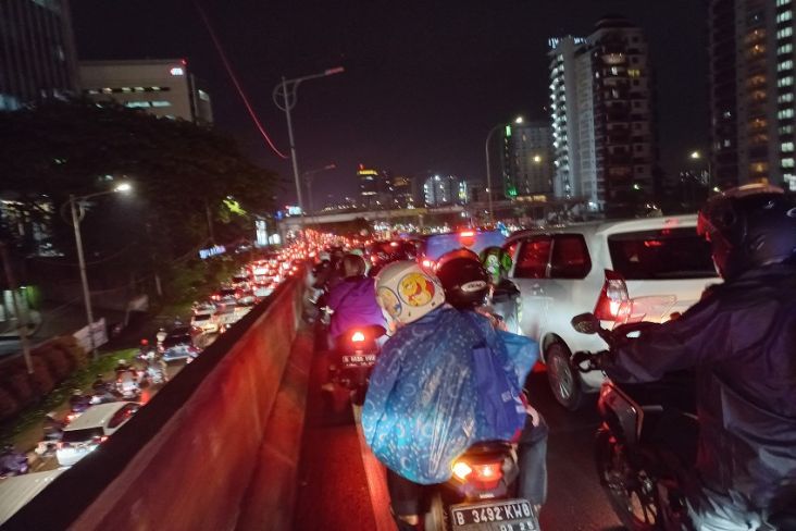 Hujan Reda, Kemacetan Mendera Jalanan Ibu Kota