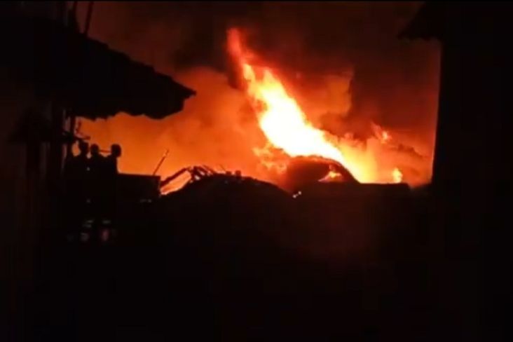 Pasar Kesamben Blitar Terbakar Hebat, Ratusan Lapak Pedagang Ludes