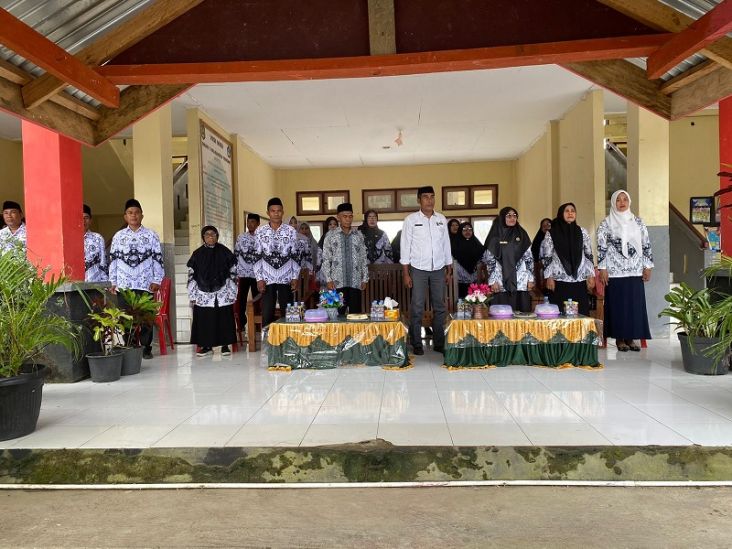 Upacara HUT PGRI dan Hari Guru Nasional di Kabupaten Halmahera Tengah Berjalan Khidmat