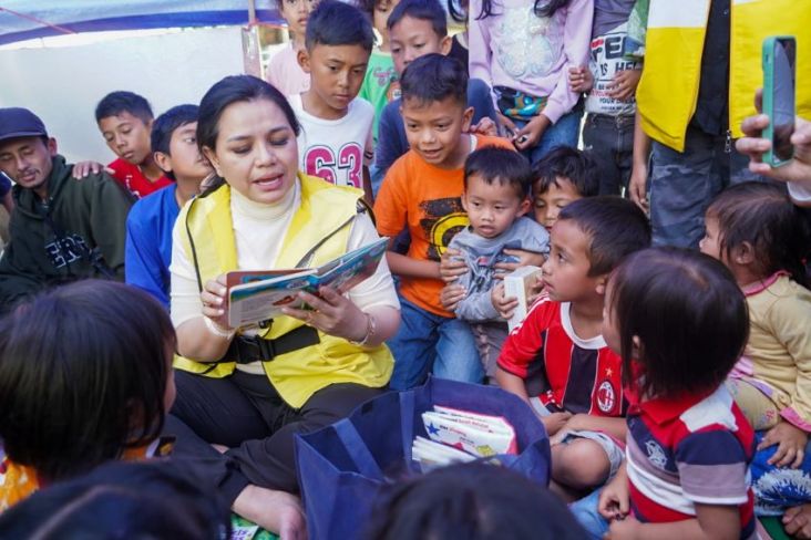 Momen Yanti Airlangga Berikan Trauma Healing Anak-anak Korban Gempa Cianjur