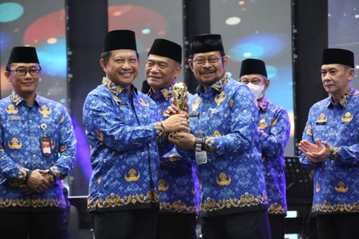 Korpri Beri Penghargaan Menteri Syahrul Yasin Limpo atas Pengabdiannya