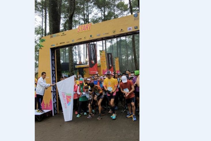 Gandeng Komunitas Bandung Explorer, Perhutani Gelar Trail Forest Run 2022