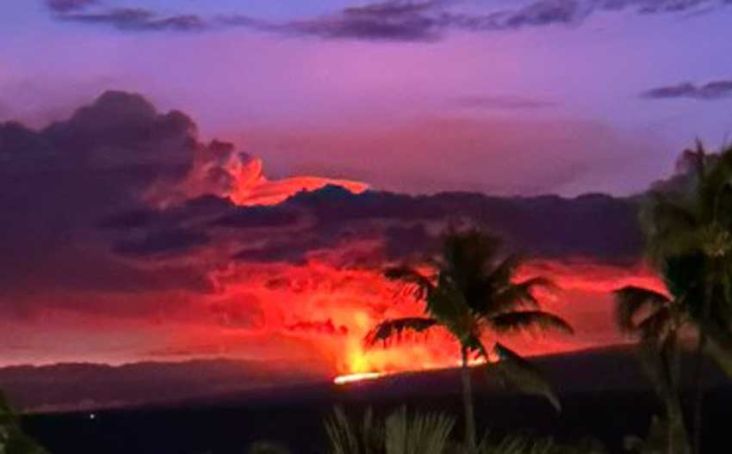 Letusan Gunung Berapi Aktif Terbesar di Dunia Bikin Langit Hawaii Memerah