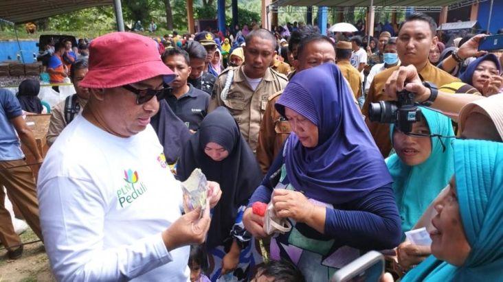 Pasar Murah, Pemkab Bone Bolango Subsidi Rp100 Ribu Paket Sembako untuk Warga