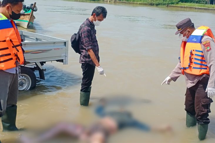 Mayat Pria Tanpa Celana Mengambang di Sungai Citarum Bekasi
