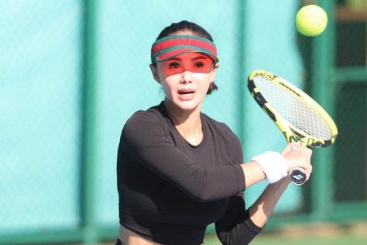 5 Potret Yuni Shara Main Tenis, Tubuh Langsing Jadi Sorotan