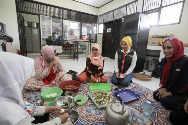 Tinjau Warga Terdampak Gempa di Cianjur, Atalia Ajak Komunitas Bantu Penyediaan Air Bersih 