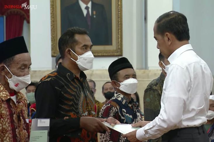 Jokowi Bagi-bagi 1,5 Juta Sertifikat Tanah, Siapa Penerimanya?