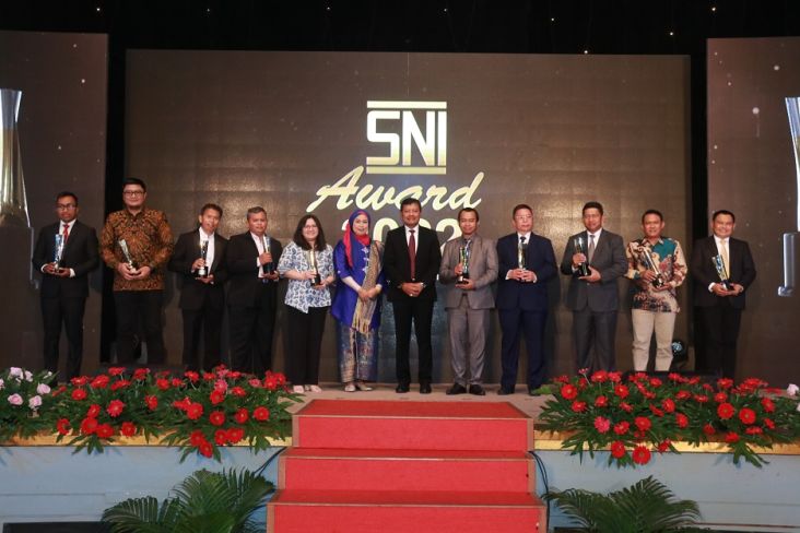 Perhutani Raih Penghargaan SNI Award 2022