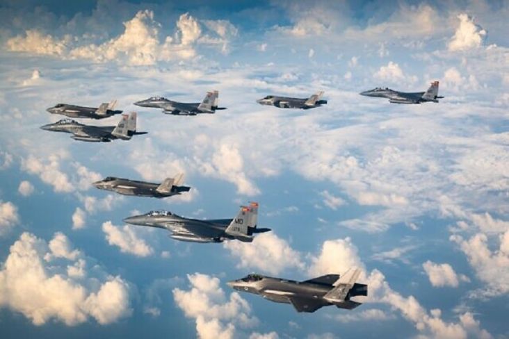 Penampakan 4 Jet Tempur Siluman F-35 Israel Simulasikan Serangan ke Iran