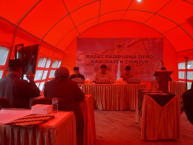 Rapat Paripurna DPRD Cianjur Digelar di Tenda Darurat, Tidak Ada Interupsi