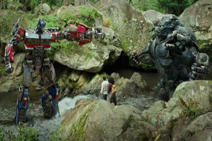 Transformers: Rise of the Beasts, Optimus Prime Hadapi Robot Gorila