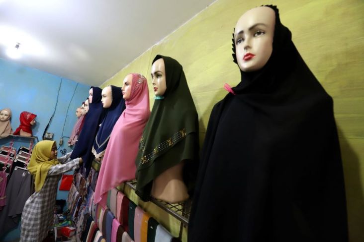 Libatkan Ribuan Masyarakat Perkampungan, Begini Rantai Industri Pembuatan Hijab