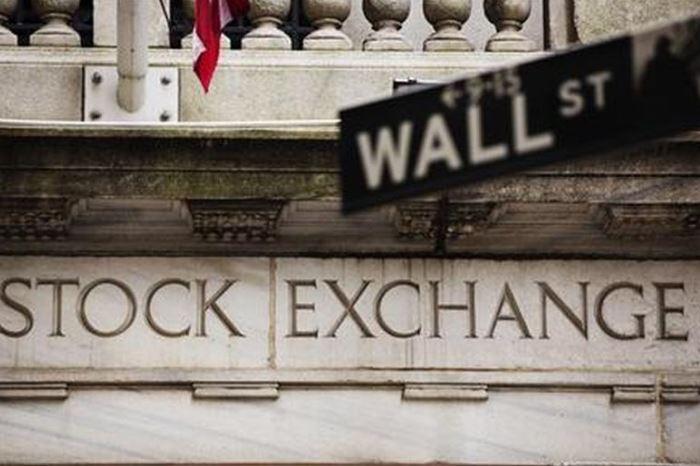 Wall Street Ditutup Beragam, Dow Turun 0,56% Tertekan Aksi Jual